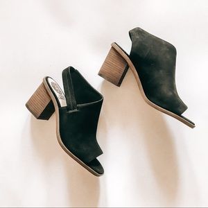 Vince Camuto Black Sling Back Peep Toe Chunky Heel